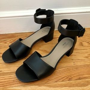 NEW Clarks Women’s Leather Sandal - Size 7.5